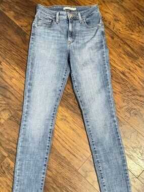 Levi’s 721 High Rise Skinny Jeans – Light Blue